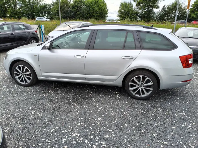 SKODA Octavia 1.6 TDI DSG Soleil
