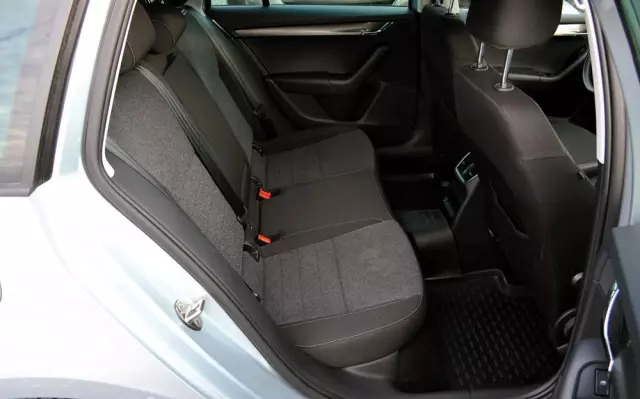 SKODA Octavia 1.6 TDI DSG Soleil