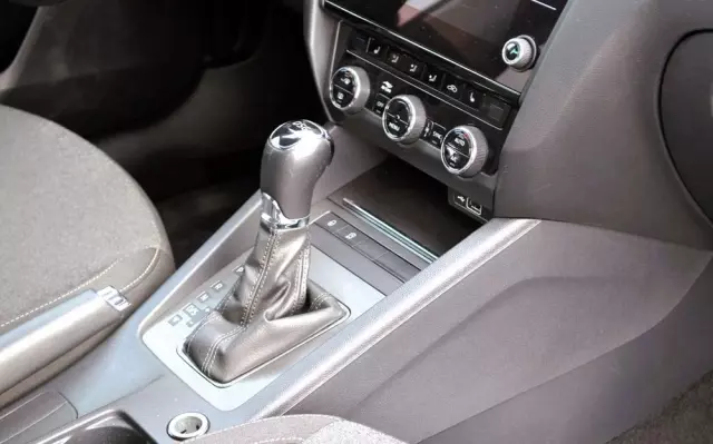 SKODA Octavia 1.6 TDI DSG Soleil