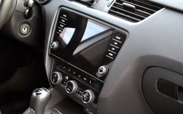 SKODA Octavia 1.6 TDI DSG Soleil