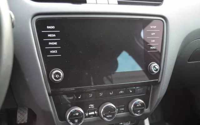 SKODA Octavia 1.6 TDI DSG Soleil