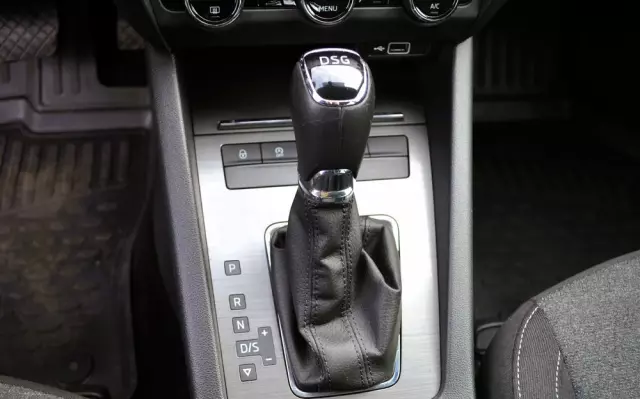 SKODA Octavia 1.6 TDI DSG Soleil