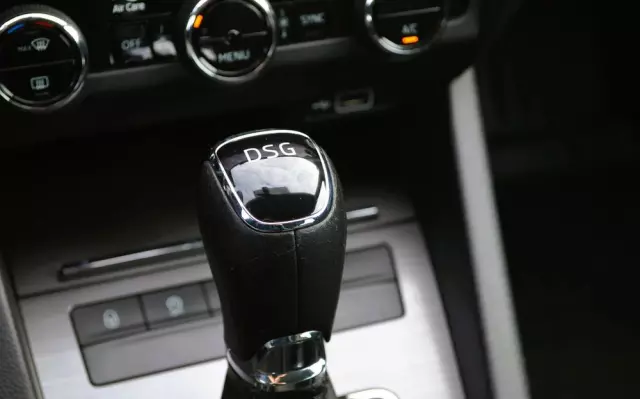 SKODA Octavia 1.6 TDI DSG Soleil