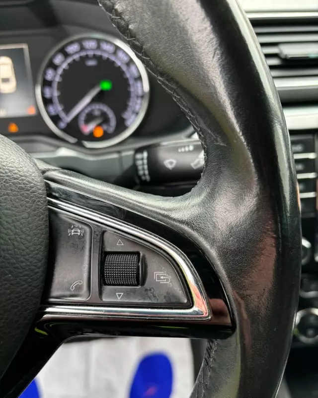 SKODA Superb Combi 2.0 TDI DSG Ambition