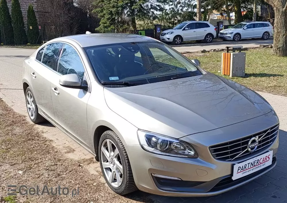 VOLVO S60 D4 Drive-E Momentum