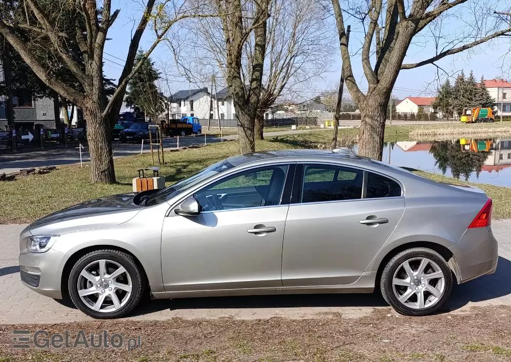 VOLVO S60 D4 Drive-E Momentum