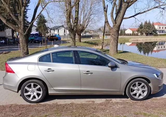 VOLVO S60 D4 Drive-E Momentum