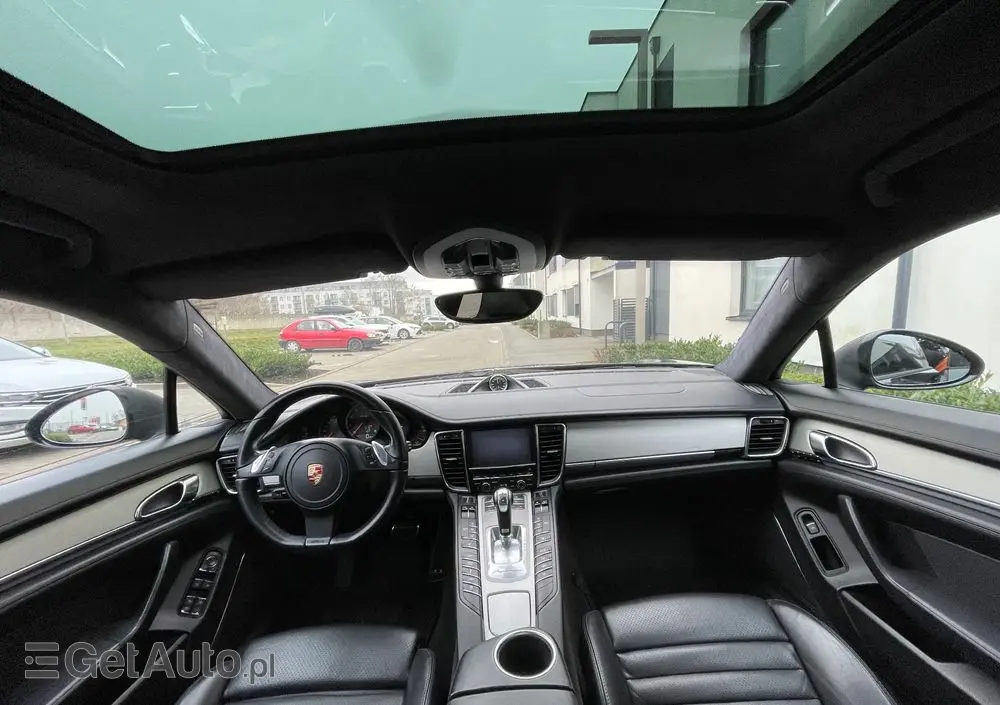 PORSCHE Panamera 