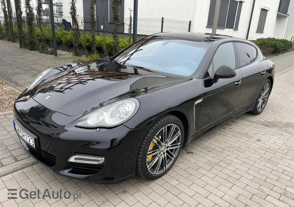 PORSCHE Panamera 
