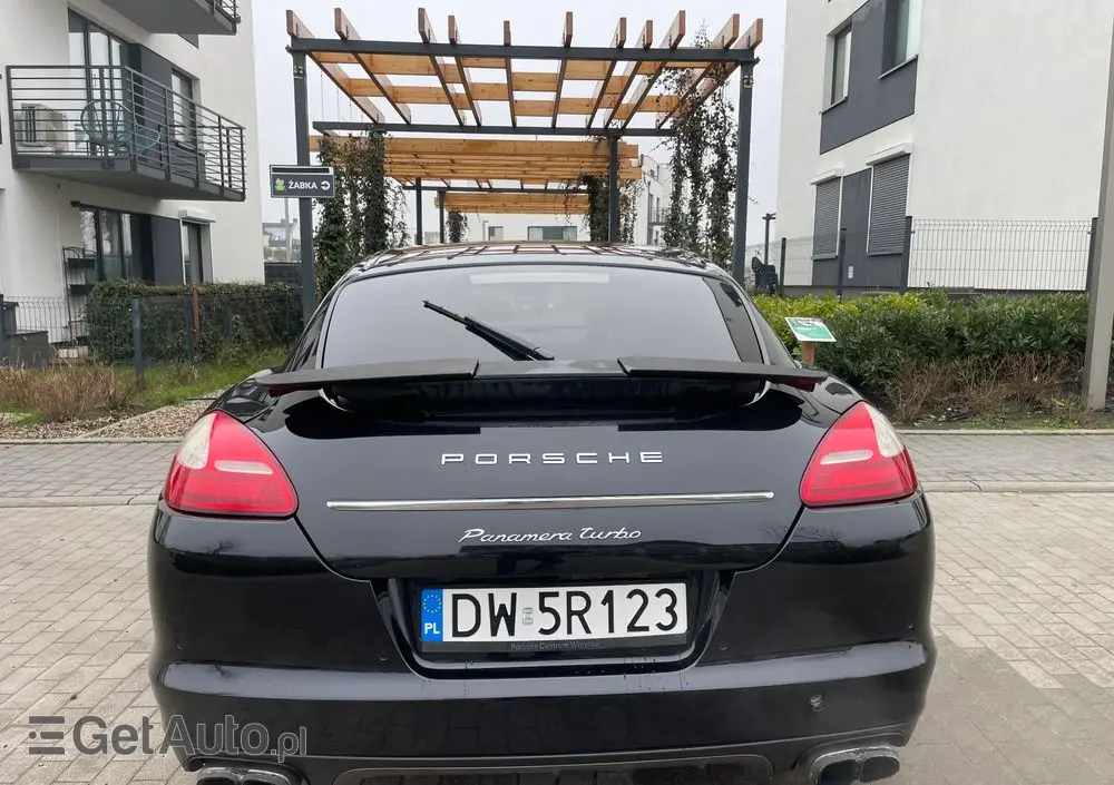 PORSCHE Panamera 