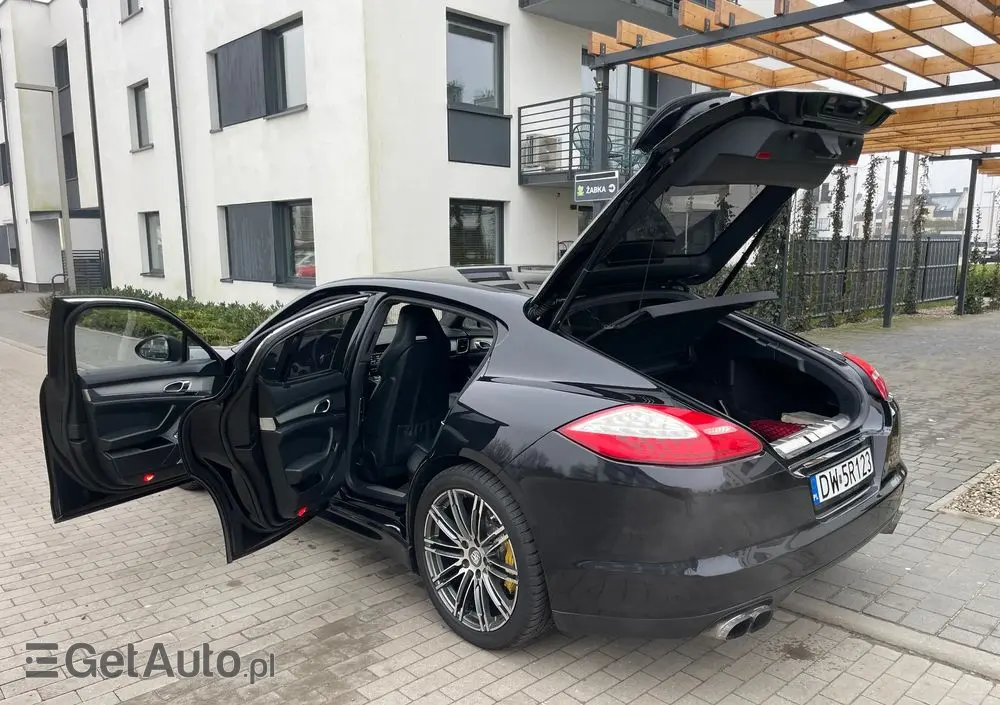 PORSCHE Panamera 