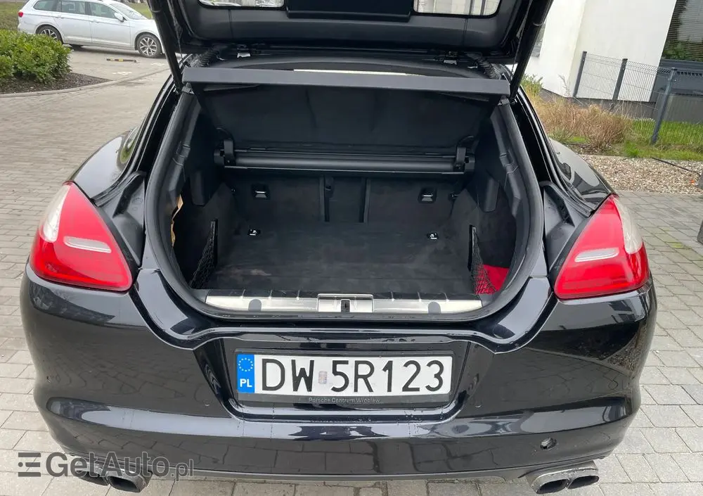 PORSCHE Panamera 