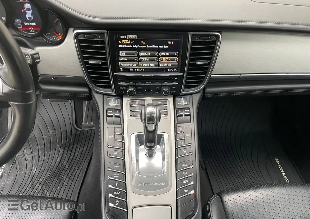 PORSCHE Panamera 