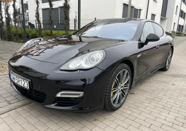 PORSCHE Panamera 