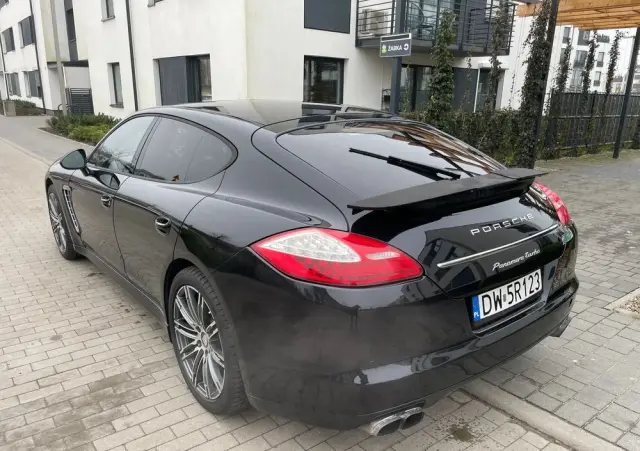 PORSCHE Panamera 