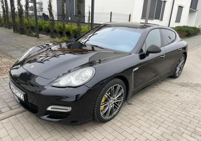 PORSCHE Panamera 