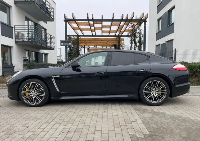 PORSCHE Panamera 