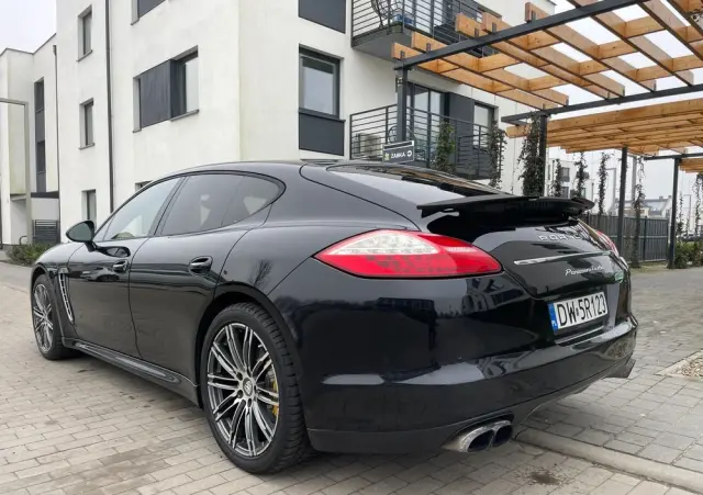 PORSCHE Panamera 