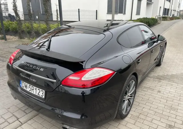 PORSCHE Panamera 