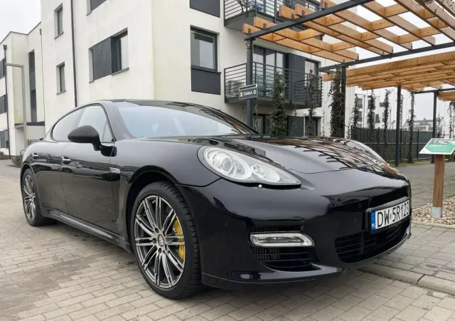 PORSCHE Panamera 