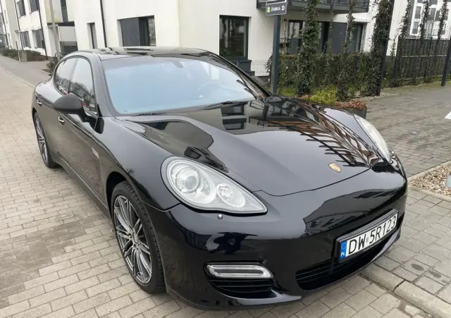 PORSCHE Panamera 