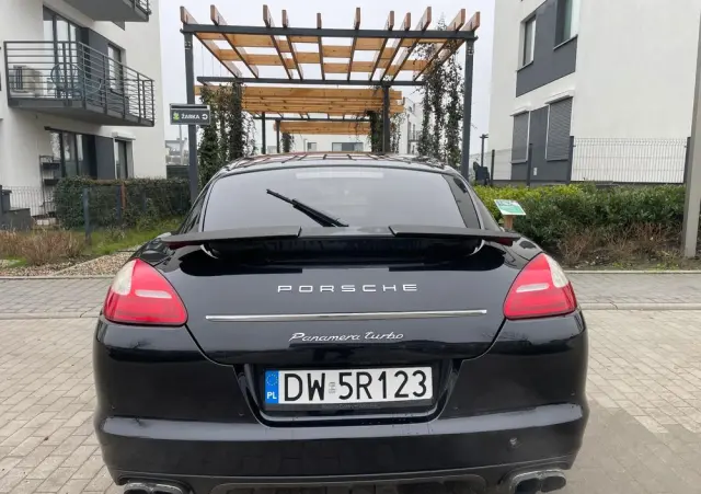 PORSCHE Panamera 