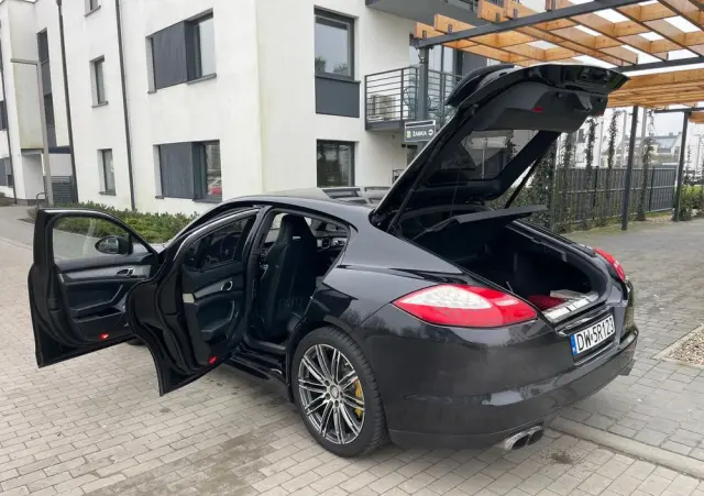 PORSCHE Panamera 