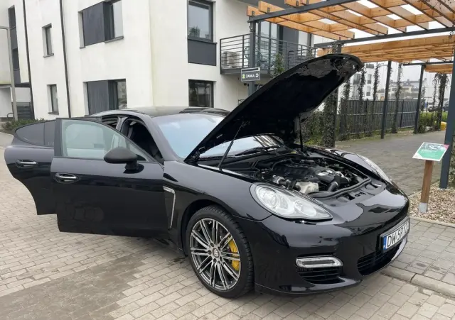 PORSCHE Panamera 