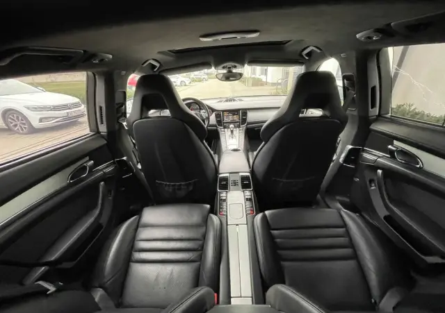 PORSCHE Panamera 