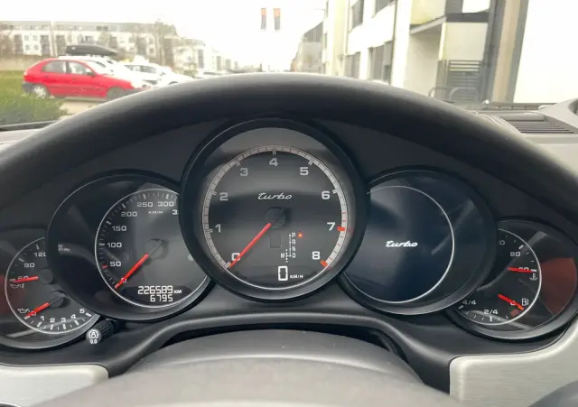 PORSCHE Panamera 