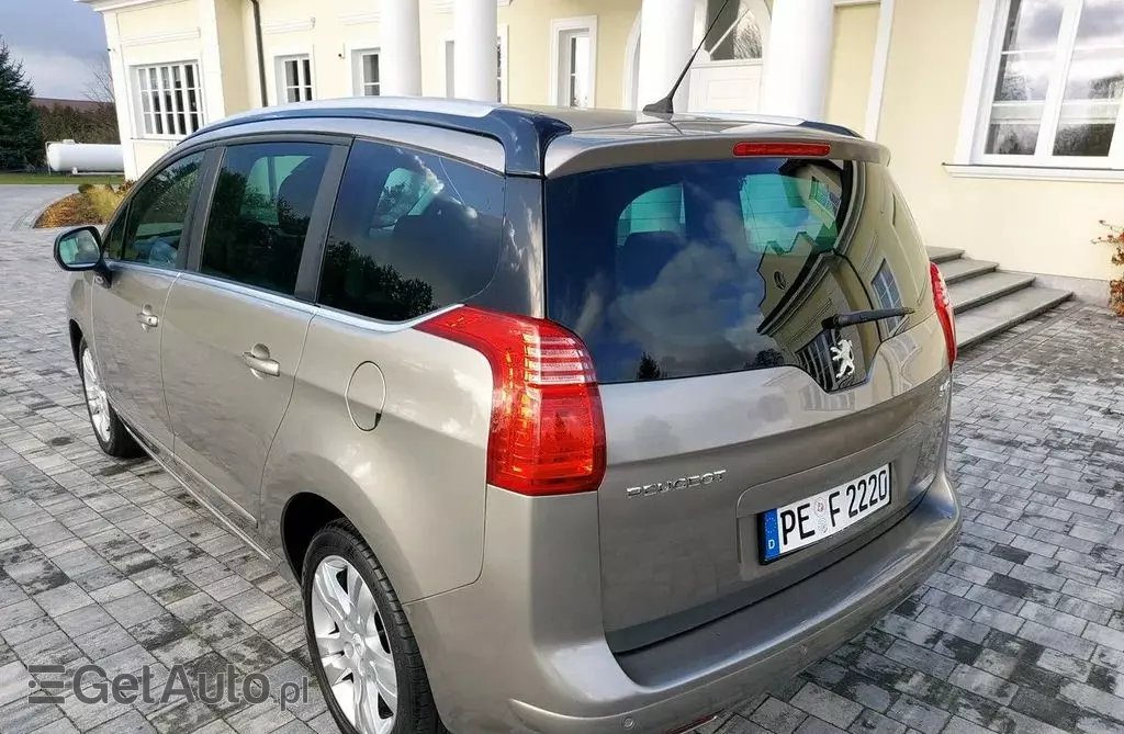 PEUGEOT 5008 