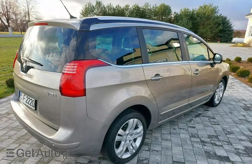 PEUGEOT 5008 