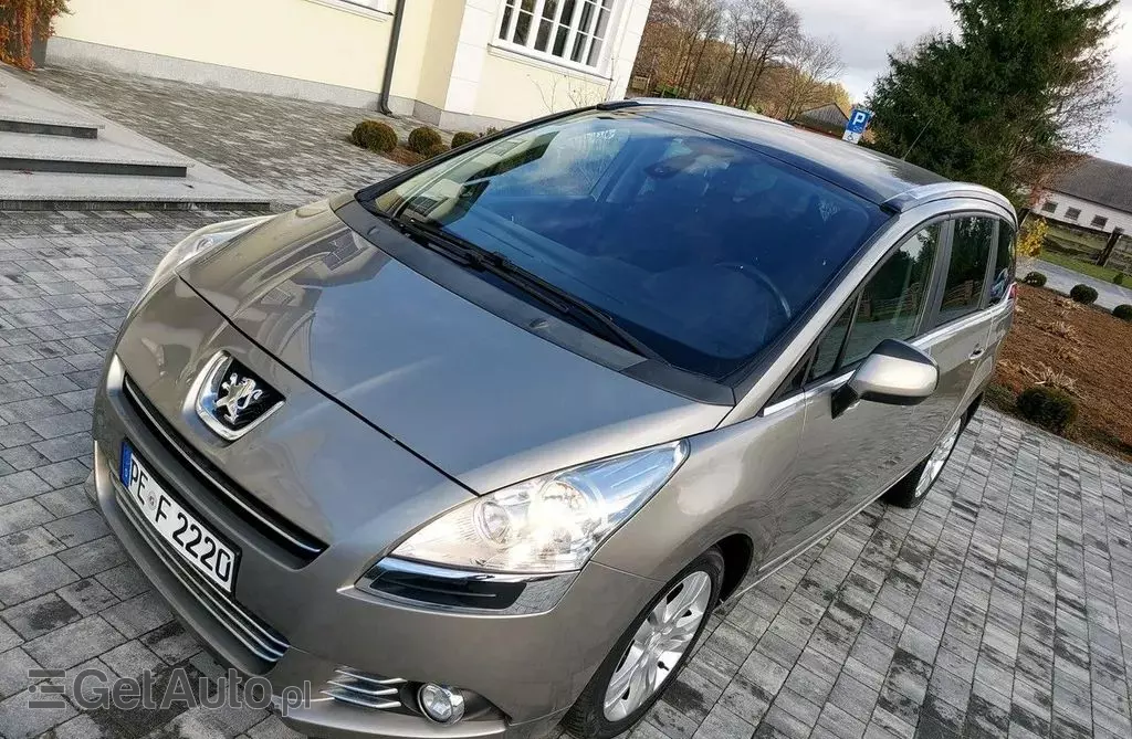 PEUGEOT 5008 