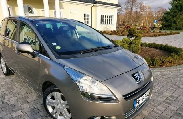 PEUGEOT 5008 