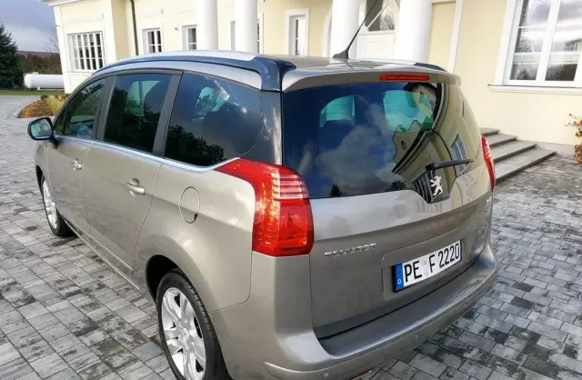 PEUGEOT 5008 
