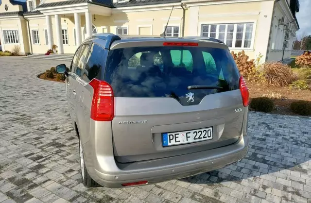 PEUGEOT 5008 