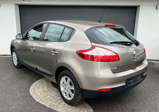 RENAULT Megane 1.6 16V 100 TomTom Edition