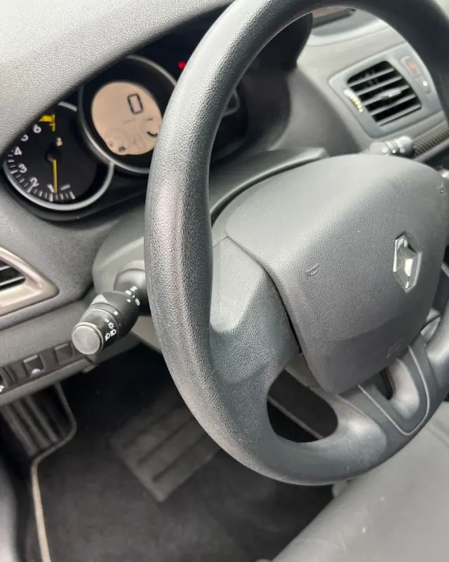 RENAULT Megane 1.6 16V 100 TomTom Edition