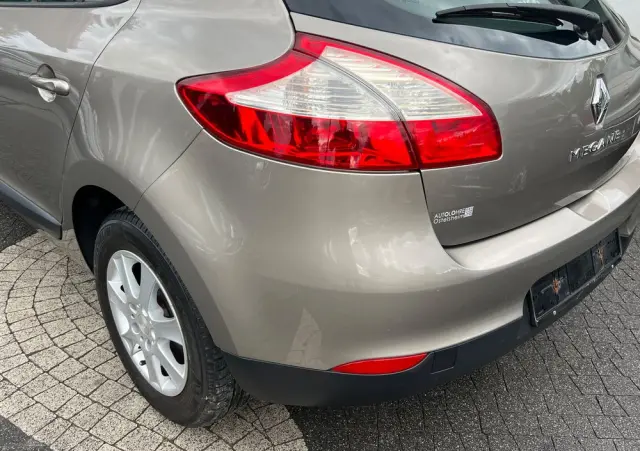 RENAULT Megane 1.6 16V 100 TomTom Edition