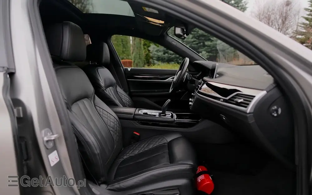 BMW Seria 7 750i xDrive