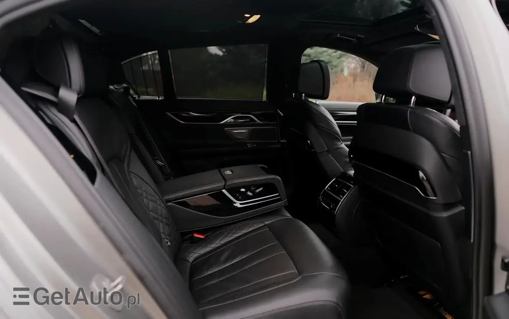 BMW Seria 7 750i xDrive