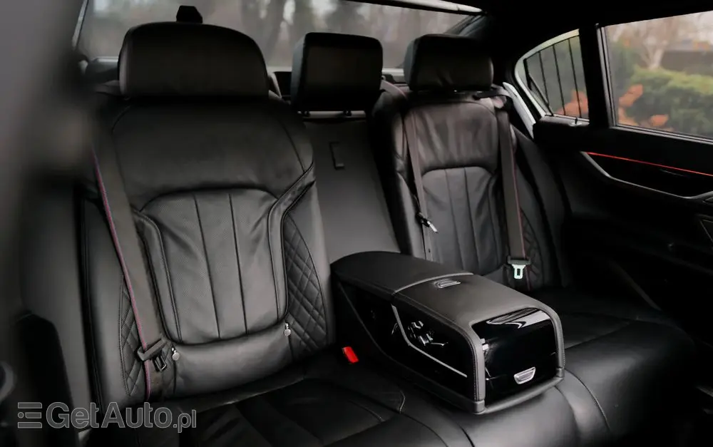 BMW Seria 7 750i xDrive