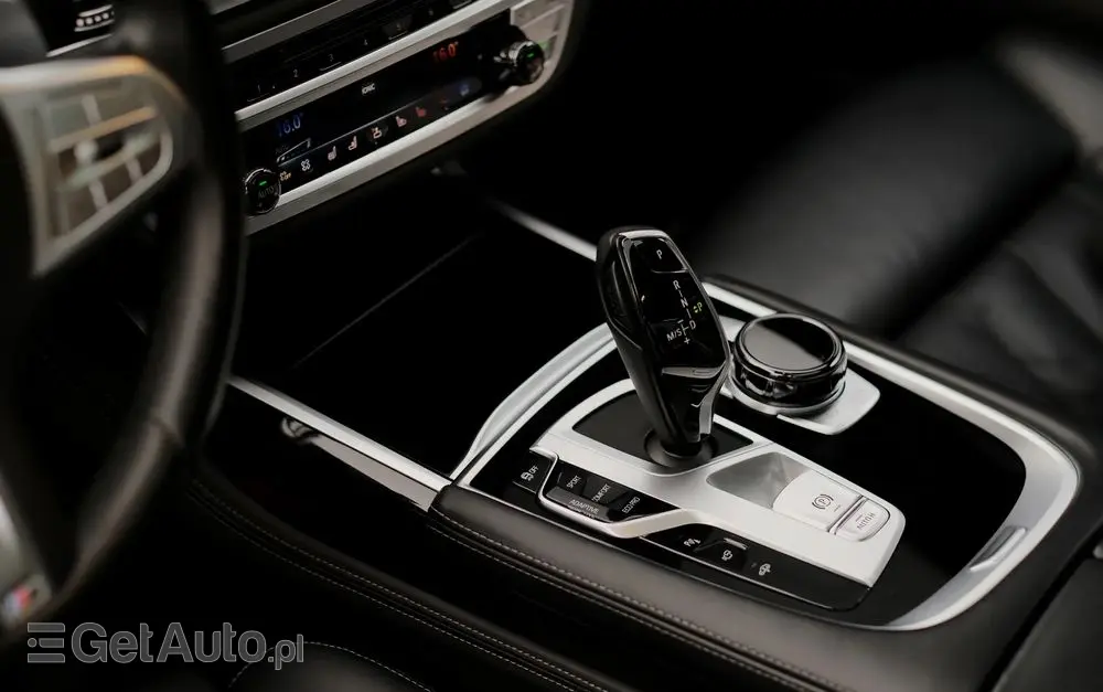 BMW Seria 7 750i xDrive