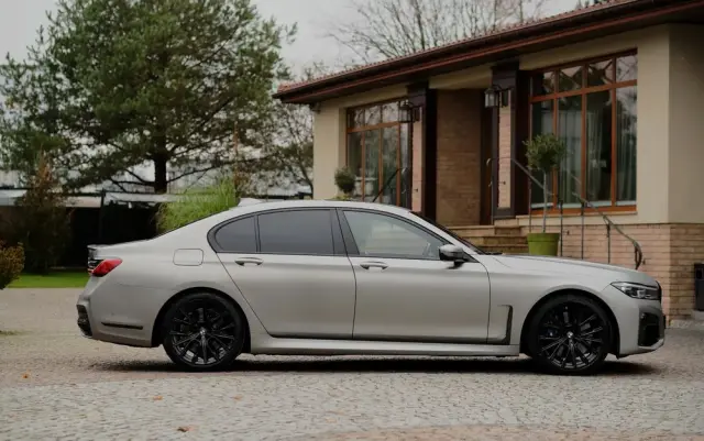 BMW Seria 7 750i xDrive