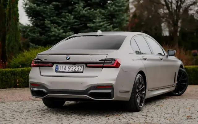 BMW Seria 7 750i xDrive