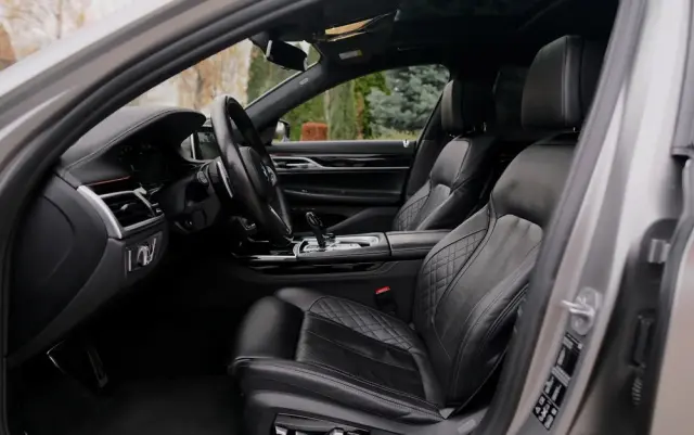 BMW Seria 7 750i xDrive