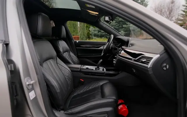 BMW Seria 7 750i xDrive