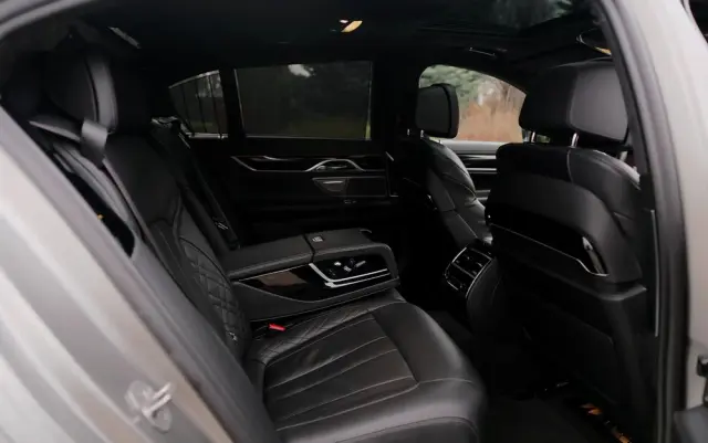 BMW Seria 7 750i xDrive