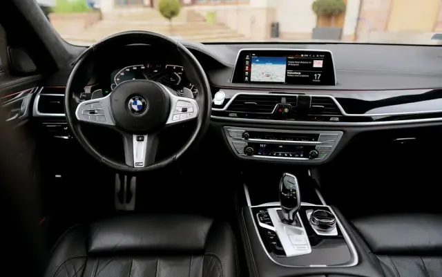 BMW Seria 7 750i xDrive