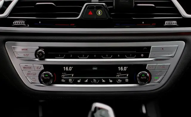 BMW Seria 7 750i xDrive